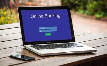 Mobile banking - Photo credit: Foto di Tumisu da Pixabay 