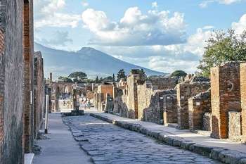 CIS Vesuvio Pompei Napoli - Photo credit: Foto di Marta da Pixabay 