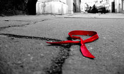 Red ribbon on the street - foto di Mister F.