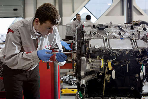 contratti in apprendistati per i giovani - foto di Toyota UK